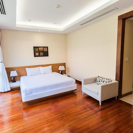 Deluxe Ocean Villa Along The Beach Дананг Екстериор снимка