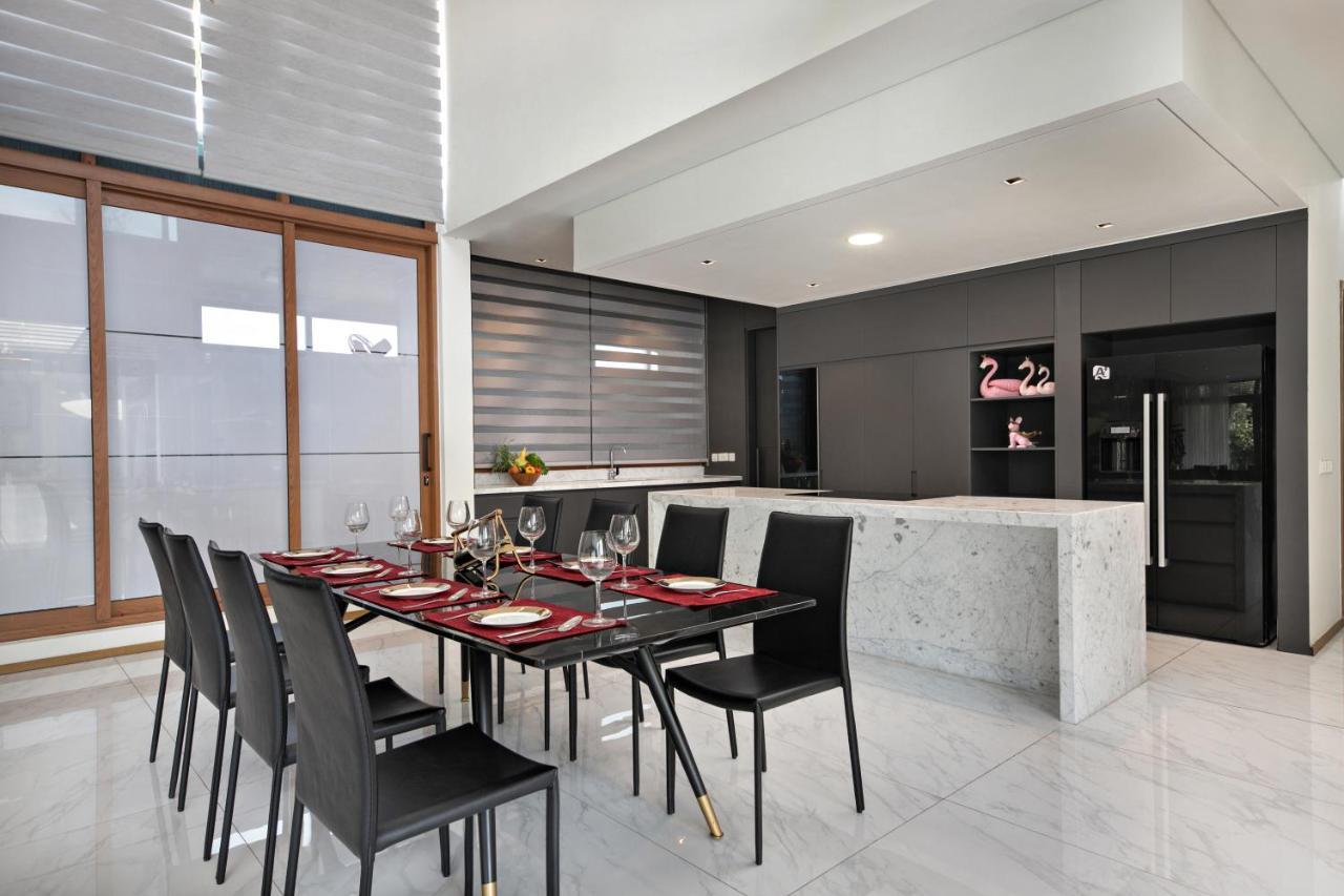 Deluxe Ocean Villa Along The Beach Дананг Екстериор снимка