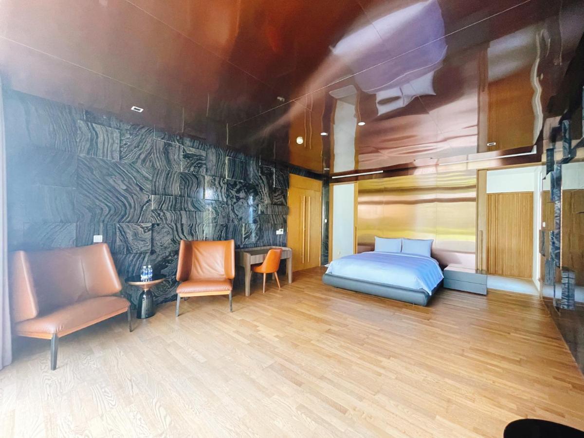 Deluxe Ocean Villa Along The Beach Дананг Екстериор снимка