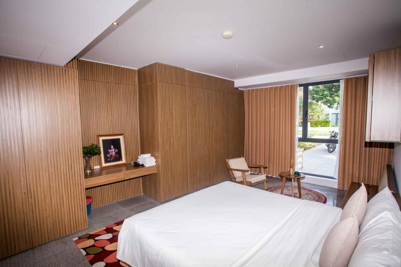 Deluxe Ocean Villa Along The Beach Дананг Екстериор снимка